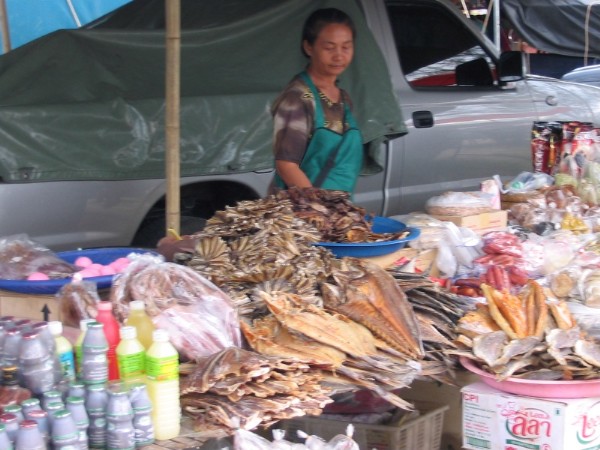 Getrockneter Fisch auf dem Bang Niang Market